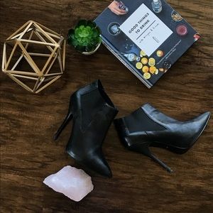 Steve Madden leather booties 🥀🥀🥀